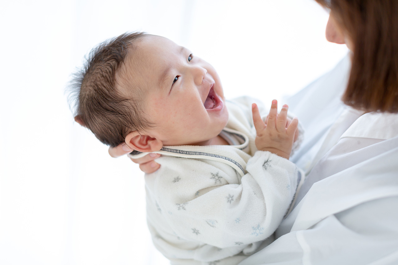 小児科医が解説 赤ちゃんのしゃっくりが多い原因は 3つの止める方法と予防方法は コモドライフ