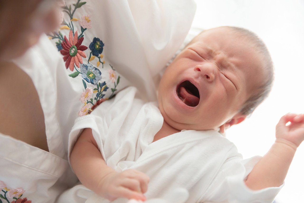 赤ちゃんはなぜ泣くの 泣く原因と対処法を知って育児をラクに 3児ママ小児科医が解説 コモドライフ