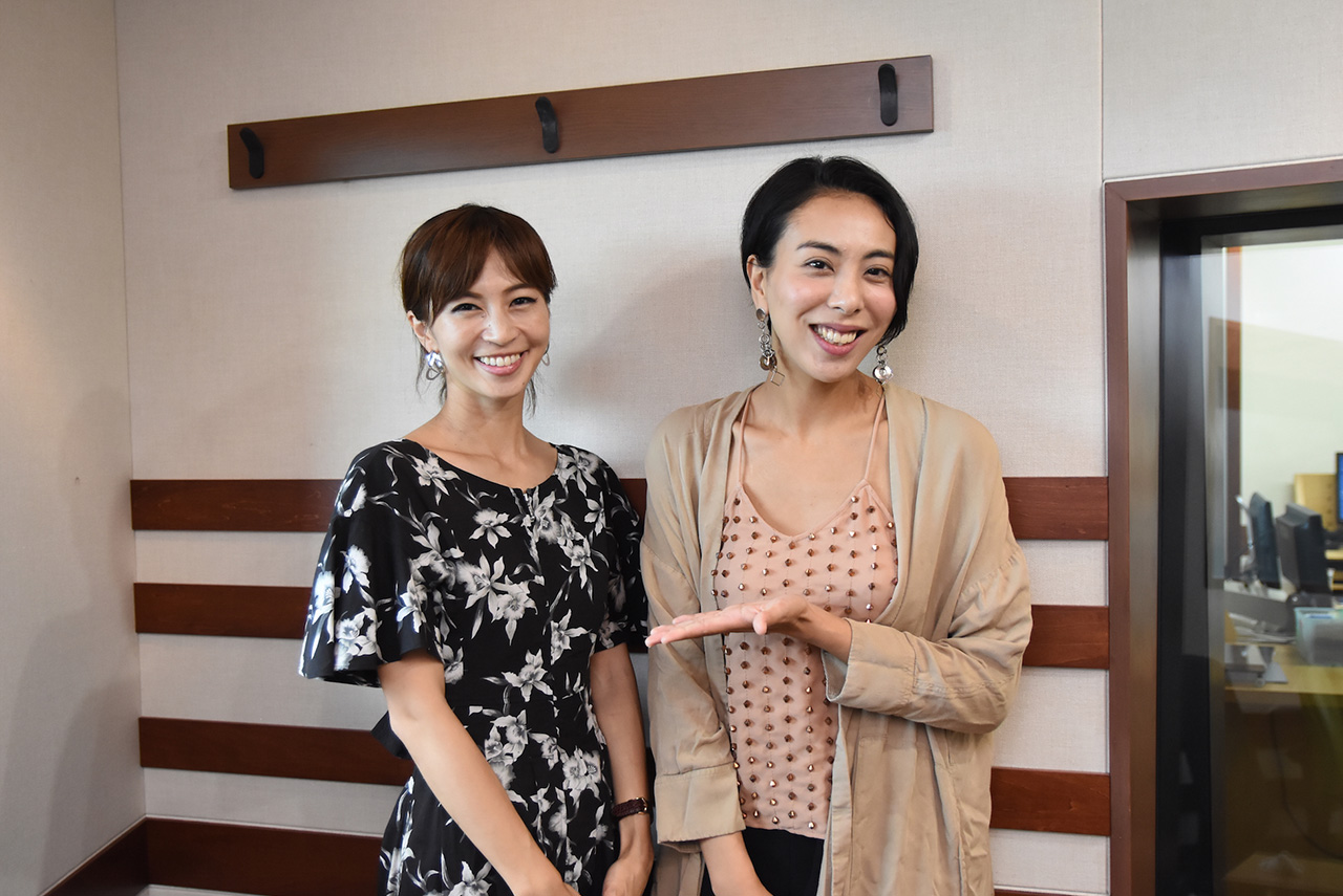 安田美沙子さん（左）、パーソナリティのLOVE