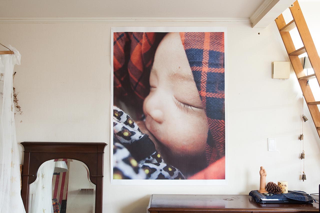 一番大きい写真はB0サイズに印刷した赤ちゃんのときの写真
